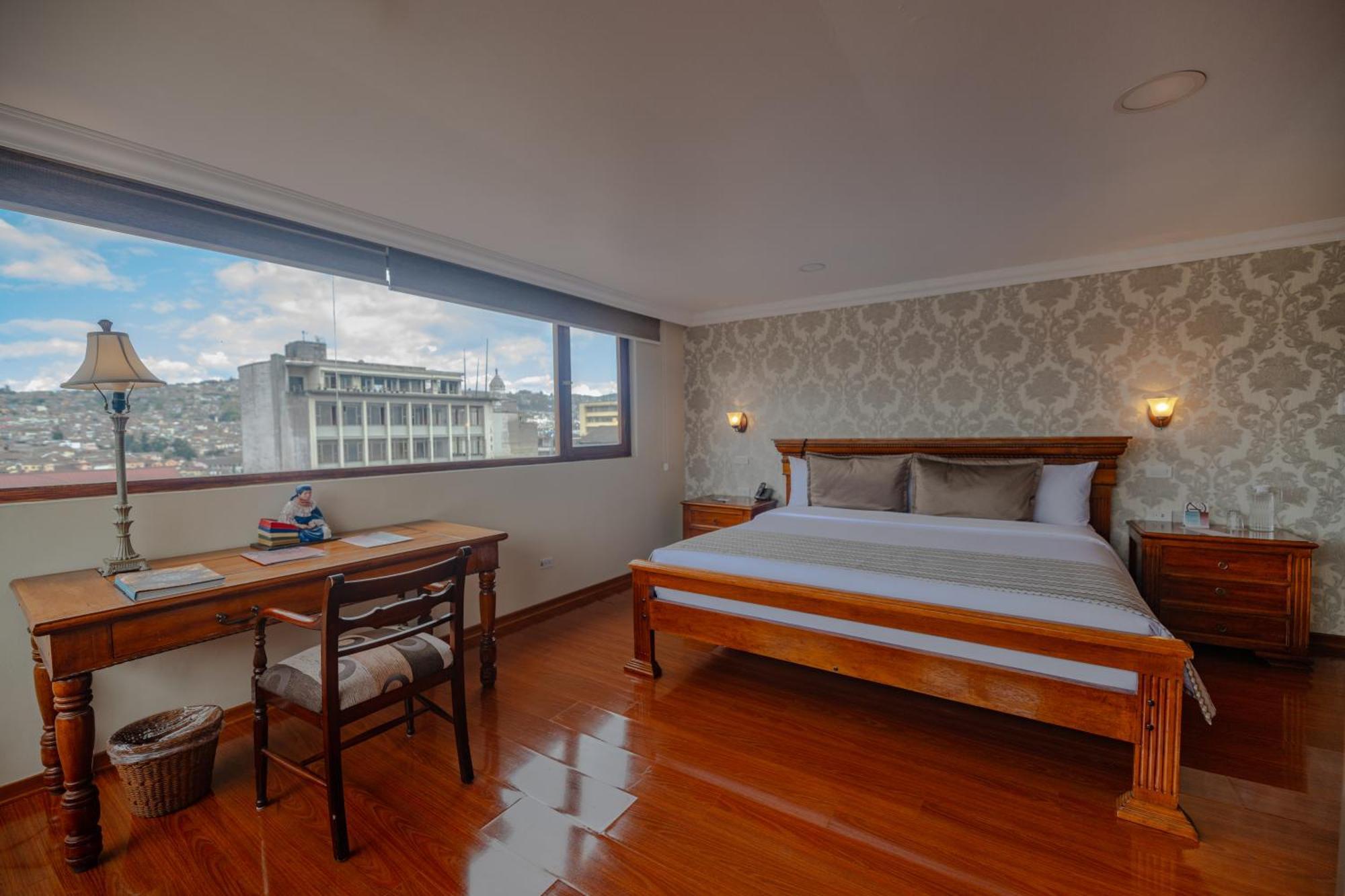 Deluxe King Suite,1629896001:JPEG